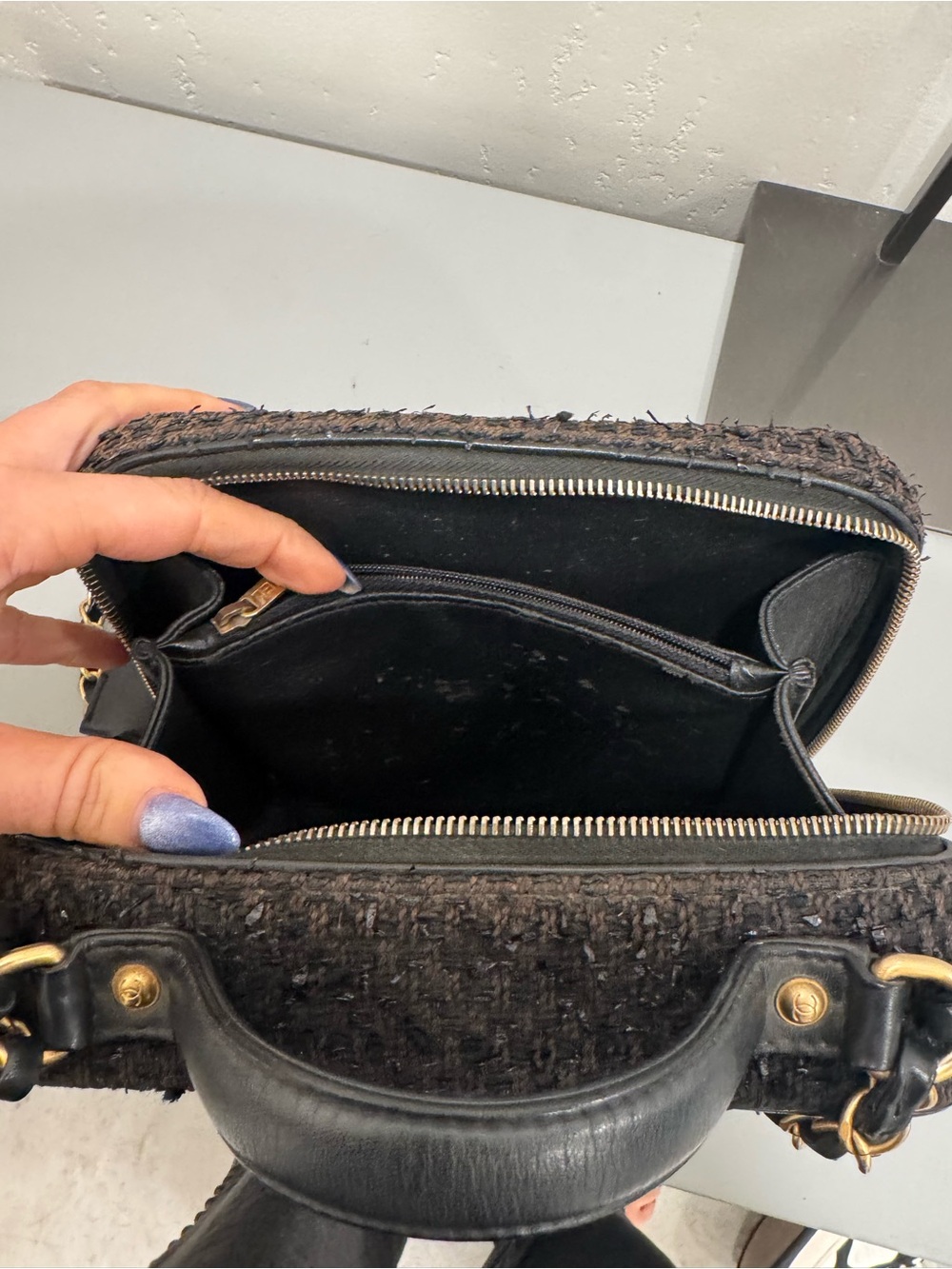Chanel Filigree Tweed Vanity Crossbody Bag - Picture 8 of 11
